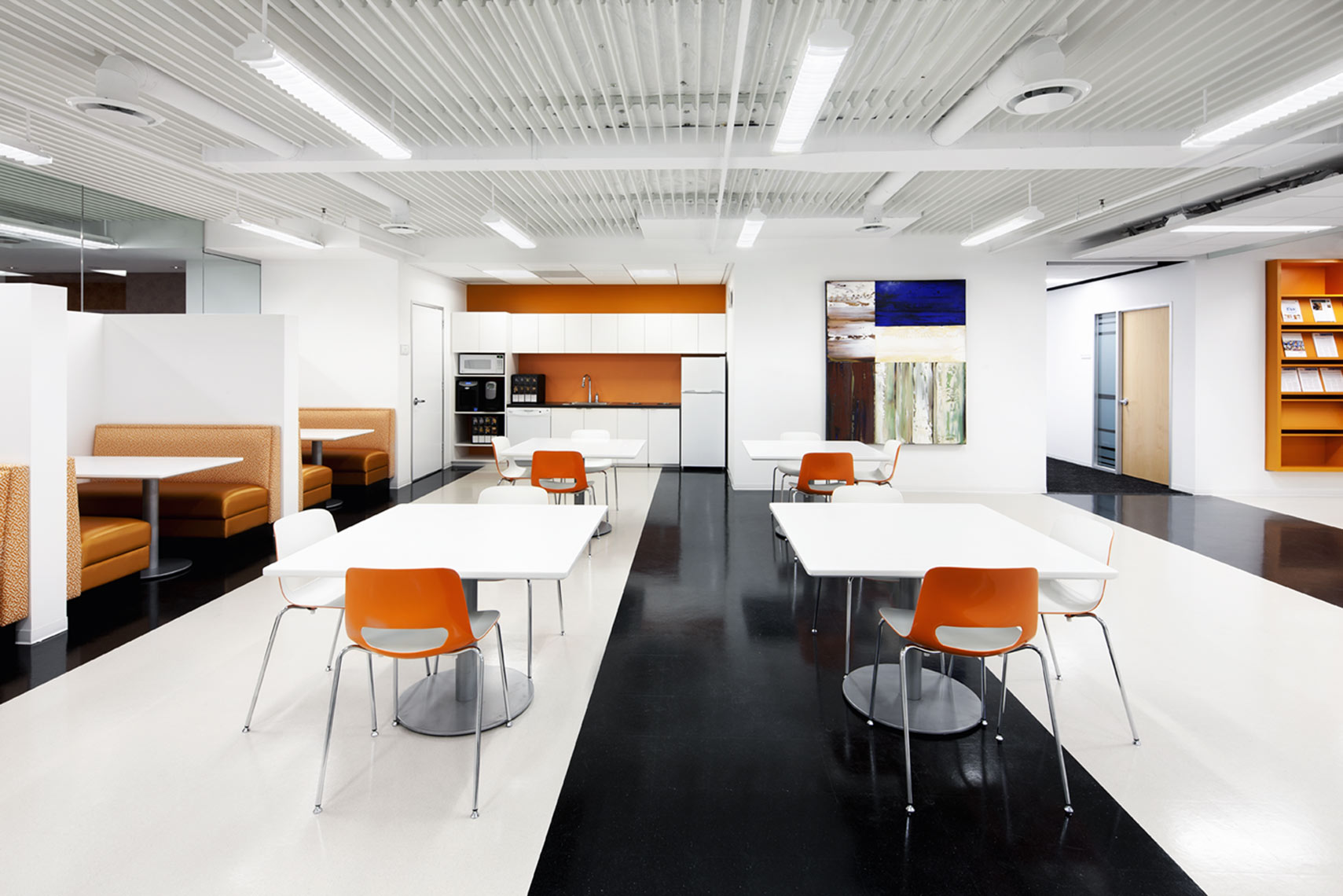 architectural photograph of an office building lunchroom by Dan Poyourow